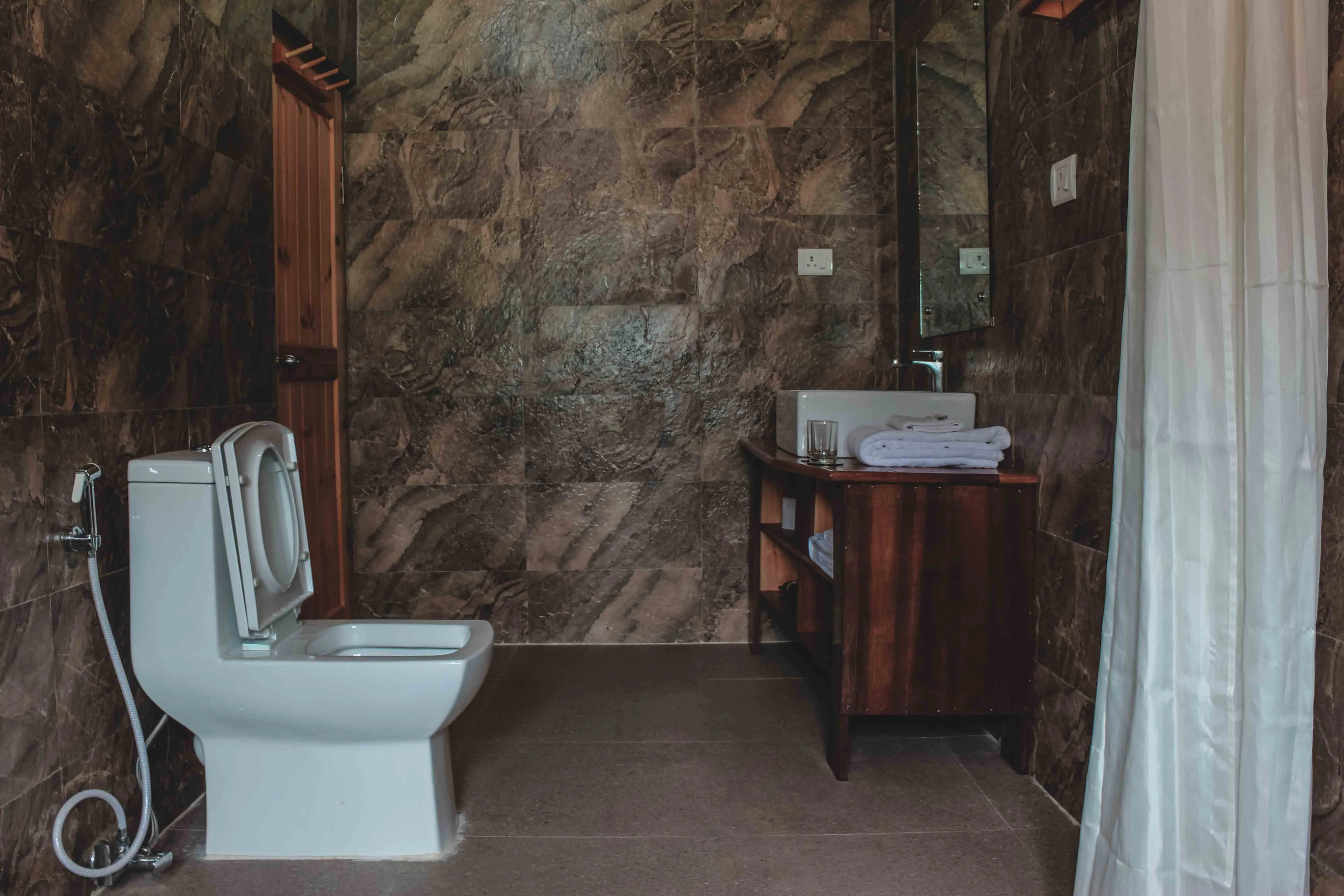 A shot of the sink and the pot with toiletries